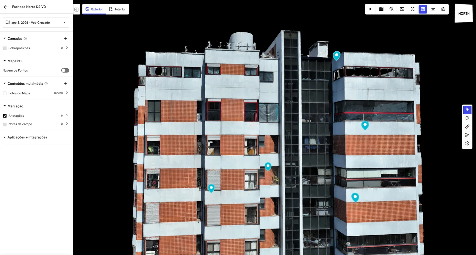 Plataforma de mapeamento 3D exibindo modelo interativo da fachada norte com marcadores de anotações e painel de camadas